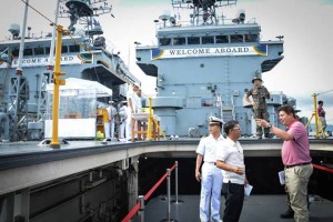Tacloban city mayor Alfred Romualdez visits the South Korea Navy Ship ROKS Sunginbong (LST 685,682) at the port of the city. (Photo Courtesy)