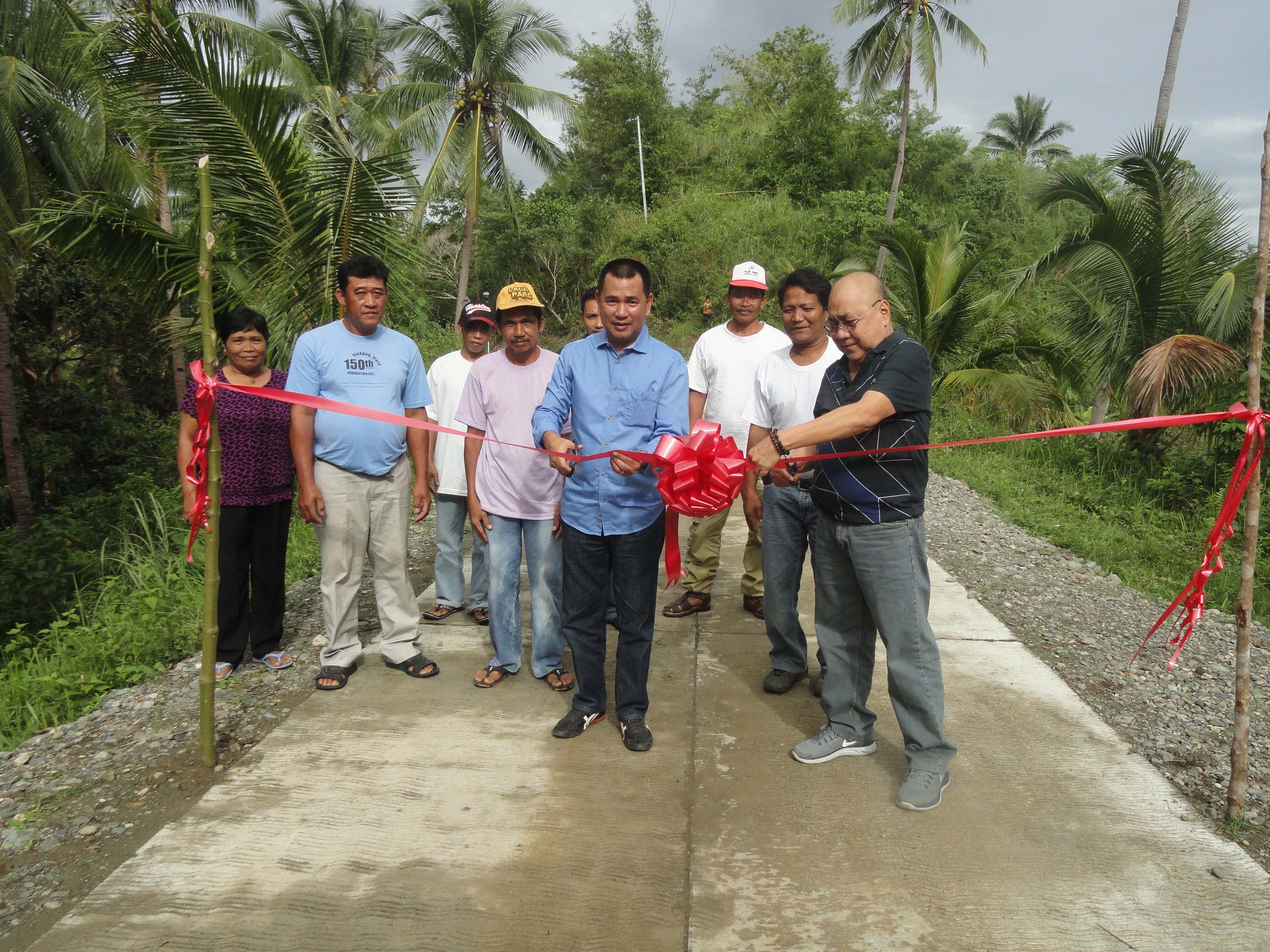 Leyte Governor Leopoldo Dominico L.Petilla lead the cutting of ribbon during the turn over and inaguaration of the 0.264 km road concreting under the Kalahi-CIDSS project in  Brgy Baldosa, Hindang,Leyte. He was joined by Mayor Elpedio Cabal and barangay chairman Elenito Abne and his council.(GINA .GEREZ)