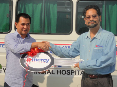 Leyte Governor Leopoldo Dominico “Mic” L. Petilla recieve a key from Dato Dr. Ahmad Faizal Mohd Perdaus president Mercy Malaysian   during the turn over of one unit Ambulance and the rehabilation of O.R. and D.R. of the Leyte provincial Hospital on March 6,2014 held at the Leyte provincial hospital grounds Pawing Palo,Leyte.  (Gina P.Gerez)