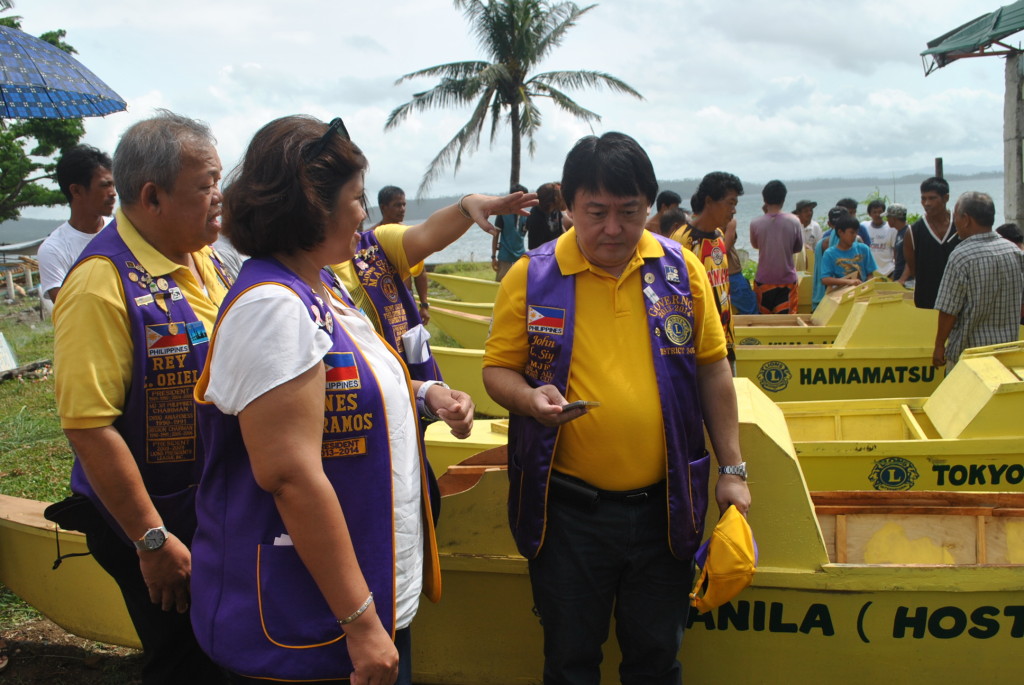 The Lions Club of Manila distributed fishing boats to fishermen of Tacloban who lost their motorboats during the onslaught of Yolanda last May 10,2013. (LITO A. BAGUNAS)