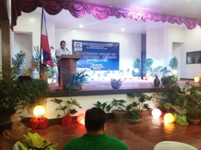 Calbayog City Mayor Ronaldo Aquino speak before government leaders in a summit on good governance and human resource initiated by the Civil Service Commission.(Photo Courtesy) 