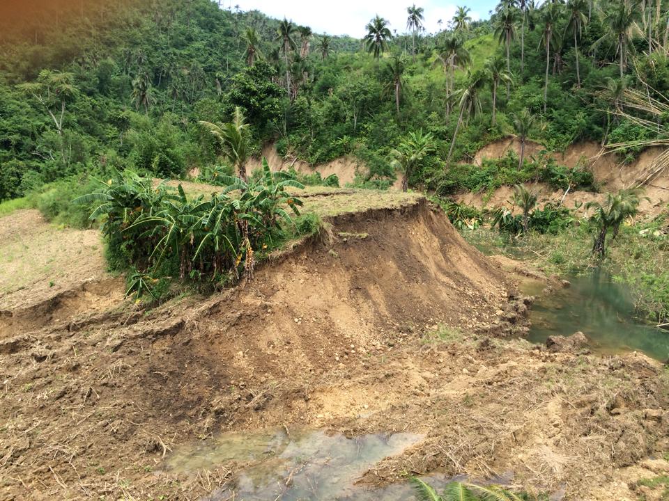 The reported sinkhole that was found in Barangay Santa Cruz Butason, Tabango in Leyte. Incessant rains last week resulted for this sinkhole to developed, says local residents.   (ELVIE ROMAN ROA)