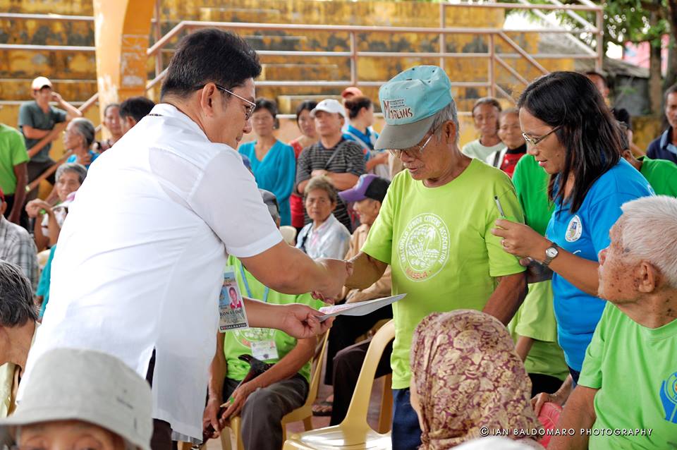 Mayor Ronaldo Aquino of Calbayog lead in the distribution of pensions to senior citizens of the city. The monthly financial assistance aims to help indigent seniors buy their needs such as medicines and food. (AIMEE A. CATALAN, PR)