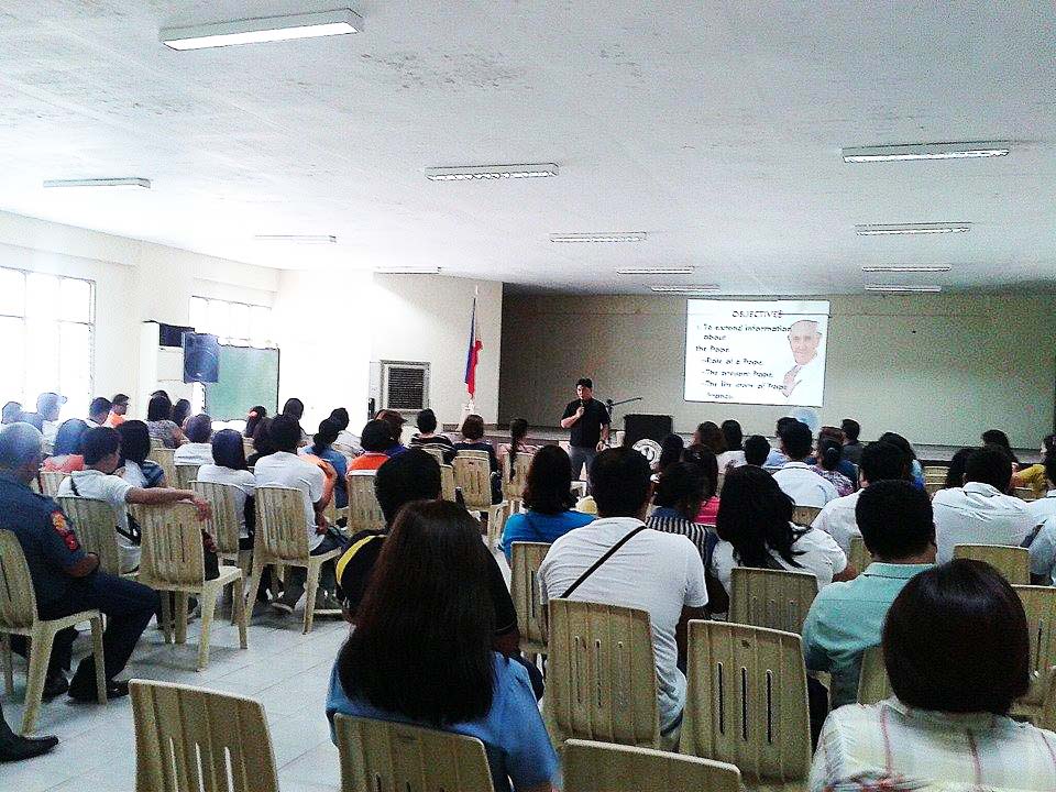 Performers and ushers in the welcome and departure reception for Pope Francis and his entourage on January 17 attend recollection given by Rev. Fr. Kim Margallo to spirtually and mentally prepare them for the big event. (by Eileen Nazareno-Ballesteros)