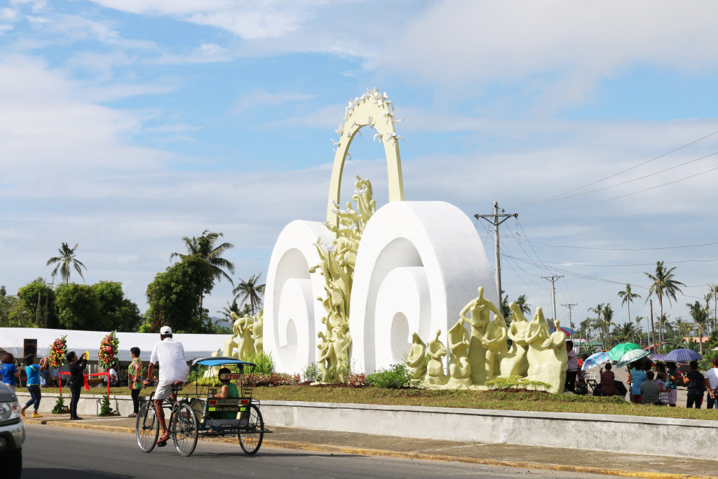 Yolanda Monument.  The  once  mass  grave located in Barangay Calogcog, Tanauan, Leyte was converted into a “beautiful” memorial park. Buried there are more than 200 people from Caloglog who died during the onslaught of supertyphoon “Yolanda.” The memorial park was blessed on March 31. (LGU Tanauan)