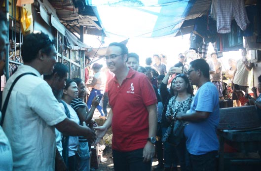 Vice presidential aspirant, Sen. Alan Peter Cayetano, vowed to provide livelihood assistance to survivors of supertyphoon “Yolanda.” Cayetano visited on Monday(March 14), 306 families still living in bunkhouses along Sagkahan district.(LITO A. BAGUNAS)