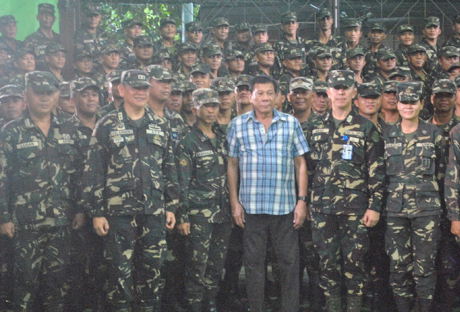 President Rodrigo Duterte joined soldiers of the 8th Infantry Division for a photo opportunity during his visit on Monday(August 9) at the 8th Infantry Division based in Catbalogan City. (LITO A. BAGUNAS) 