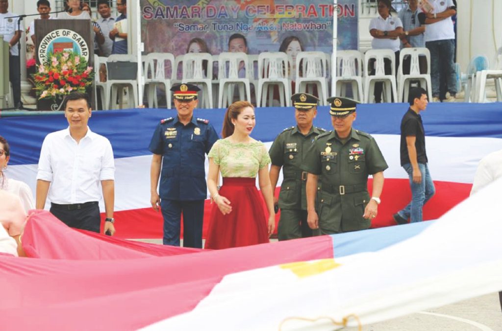Samar Governor Sharee Ann Tan together with 8th Infantry Division assistant division commander Brigadier General Cesar Idio leads the flag-raising ceremony for the 174th Samar Day celebration. Also in photo are Samar Vice Governor Stephen James Tan, Samar PNP Provincial Director S/Supt Elmer Pelobello and Colonel George Domingo.