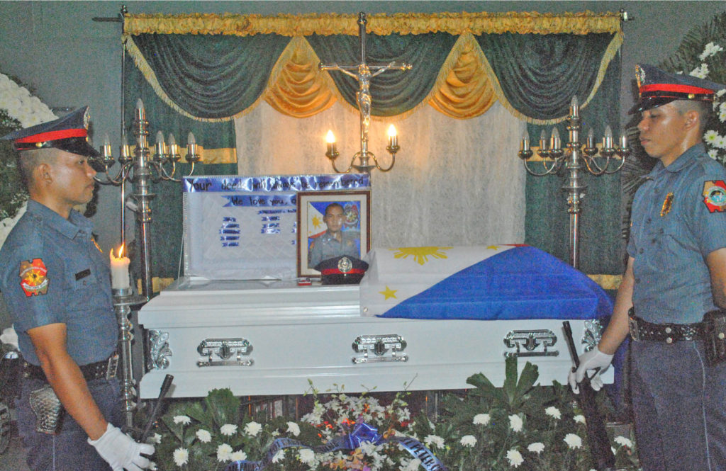Batchmates of PO1 Gary Cabaguing stands erect as they guard  his remains  lying in state in a private funeral parlor in Catbalogan City. Cabaguing   was shot dead by a suspected drug pusher in Marabut, Samar on Wednesay (August 24).(LITO A. BAGUNAS)  