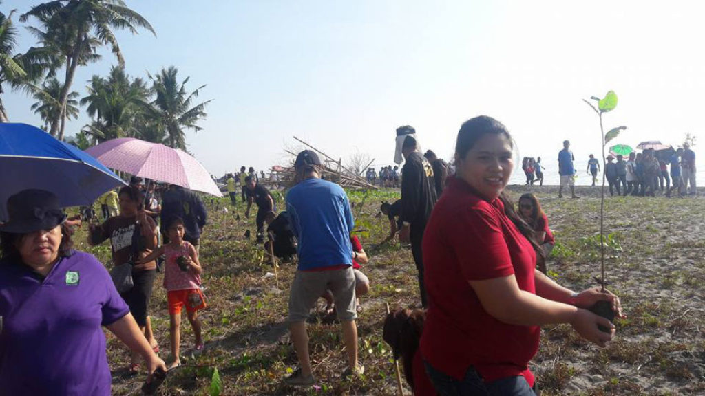 Care for nature. Members of the local media in the region join a tree planting activity in Barangay Tanghas, Tolosa, one of the towns in Leyte devastated by supertyphoon “Yolanda.”(photo courtesy)