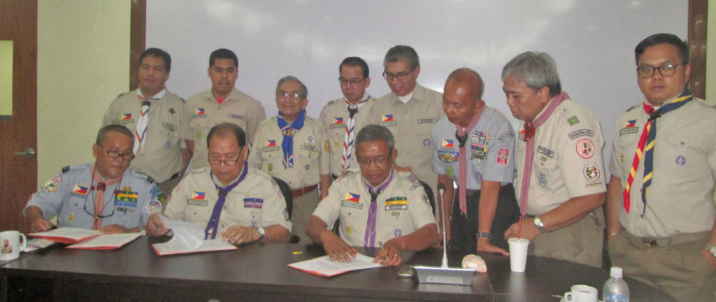 The historic MOA signing between the Boy Scouts of the Philippines and the Eagle Scouts Organization of the Philippines. Representing the BSP is its national president, Atty. Wendel E. Avisado and signing for ESOP is national chairman Chito L. Morante and witnessed by new ESOP president, Dr. John R. Vallado and other officers and members.