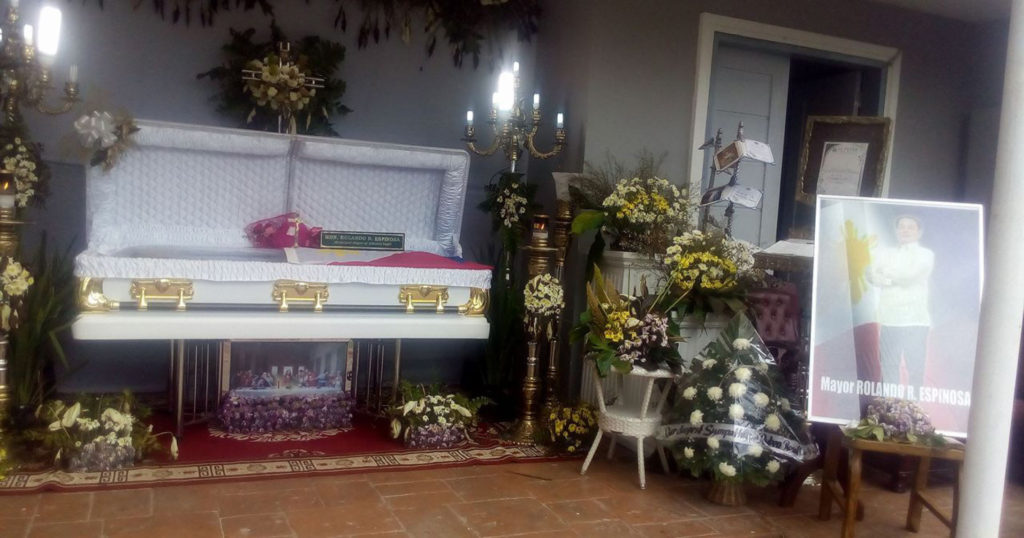 Calling for justice, the loved ones of murdered Albuera Mayor Rolando Espinosa Sr., will bury him this Sunday at the Catholic Cemetery of the town. (JOEY A. GABIETA)