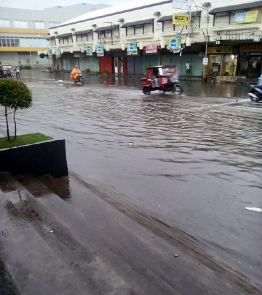 Tropical storm “Auring” dumped rains in Eastern Visayas that resulted to flooding. Photo shows streets of downtown of Tacloban City flooded due to Auring.  (MEL CASPE)