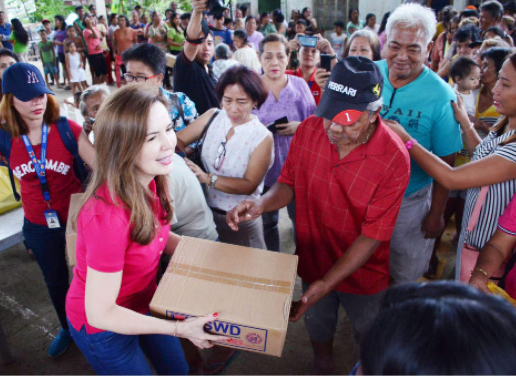 Tacloban City Mayor Cristina Romualdez lead in the distribution of relief aids to families of Barangay 91, Abucay district which hit flooding last week spawned by the low pressure area(LPA) that hit the city.