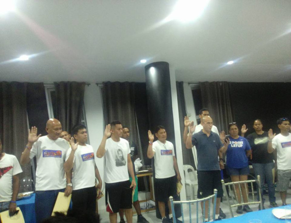 PBA coah Bethune “Siot” Tanquingcen administered the oath-taking of the new officials of the Ormoc City Basketball Coaches Association on March 25. The newly-formed group is headed by Heracleo Juba. (JOEY VINCENT C.MOTEL)
