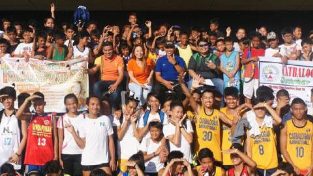 The excited young sports enthusiasts with the Catbalogan City officials on the opening of the 1st Summer Sports Festival. (MICHAEL BALAN)