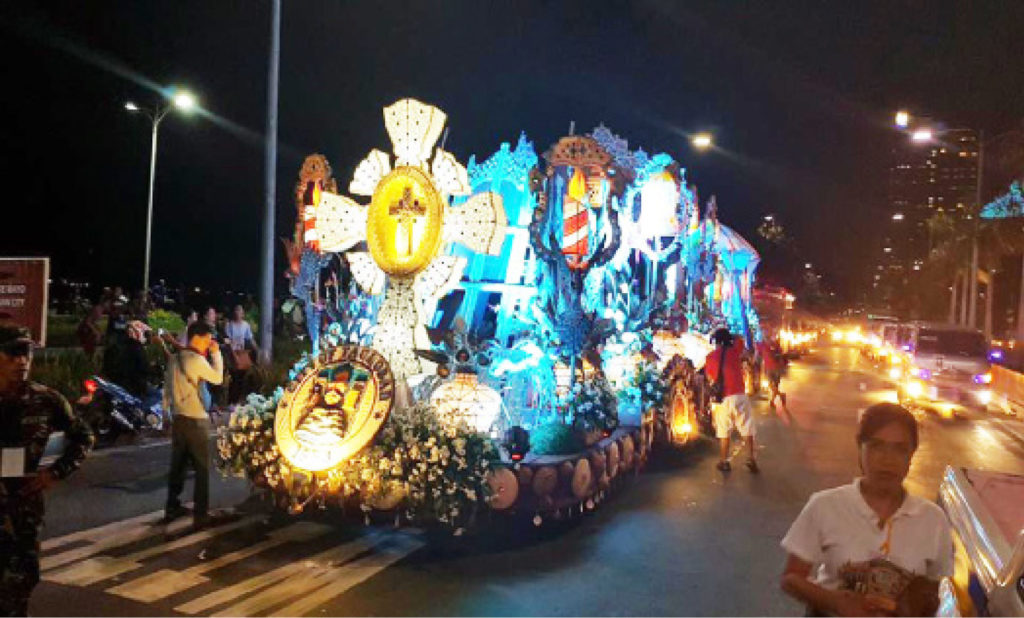 FLORES DE MAYO. The month of May is among the most colorful and full of activities in the country. May also signal the celebration of the month-long ‘Flores de Mayo” or ‘santacruzan’ which basically giving honor and devotion to the Blessed Virgin Mary. Photo shows a float of Tacloban City bedecked with flowers declared as the ‘best float’ during the recently-held Aliwan Festival.      