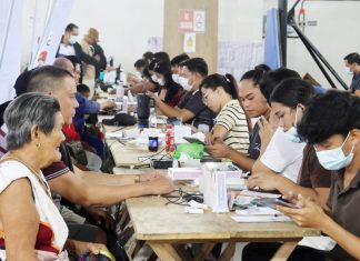 Over 500 Eastern Samar rice farmers receive P7,000 aid from RCEF Program